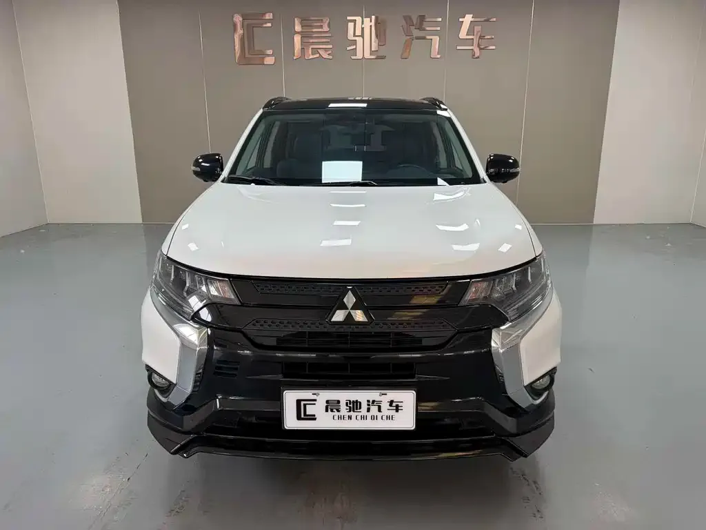 Mitsubishi Outlander — фото 2