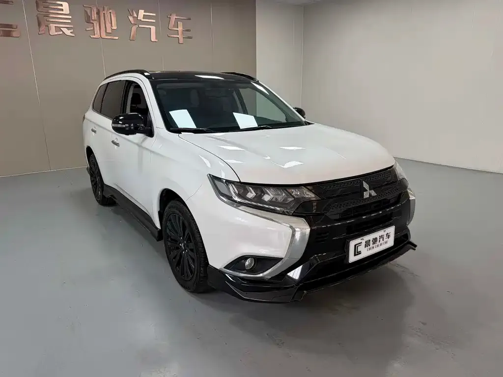 Mitsubishi Outlander — фото 4