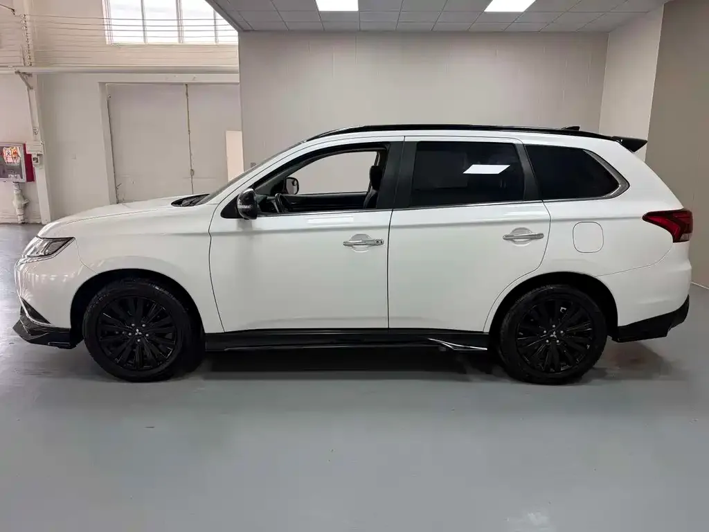 Mitsubishi Outlander — фото 3