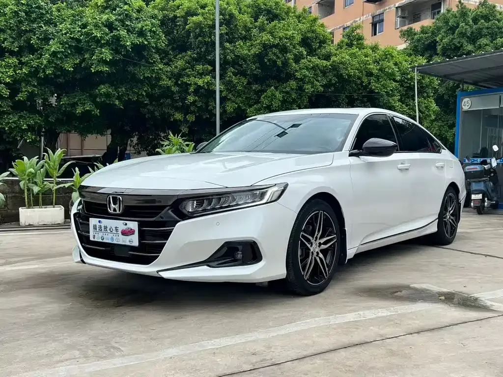 Honda Accord — фото 1