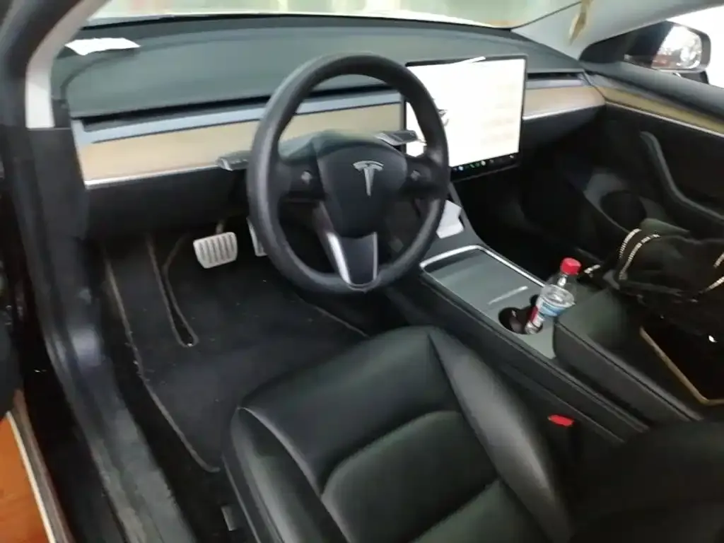 Tesla Model 3 — фото 9