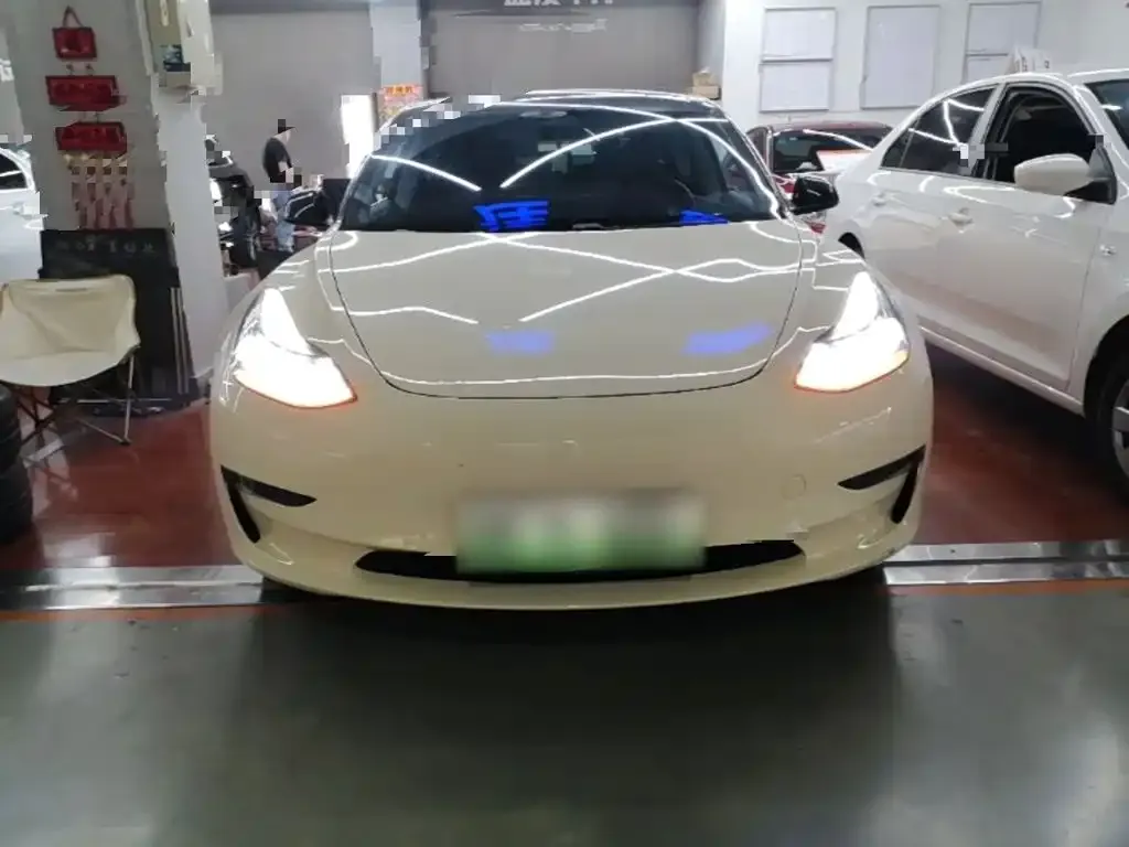 Tesla Model 3 — фото 3
