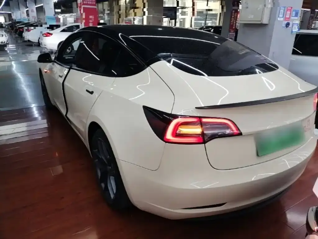 Tesla Model 3 — фото 4