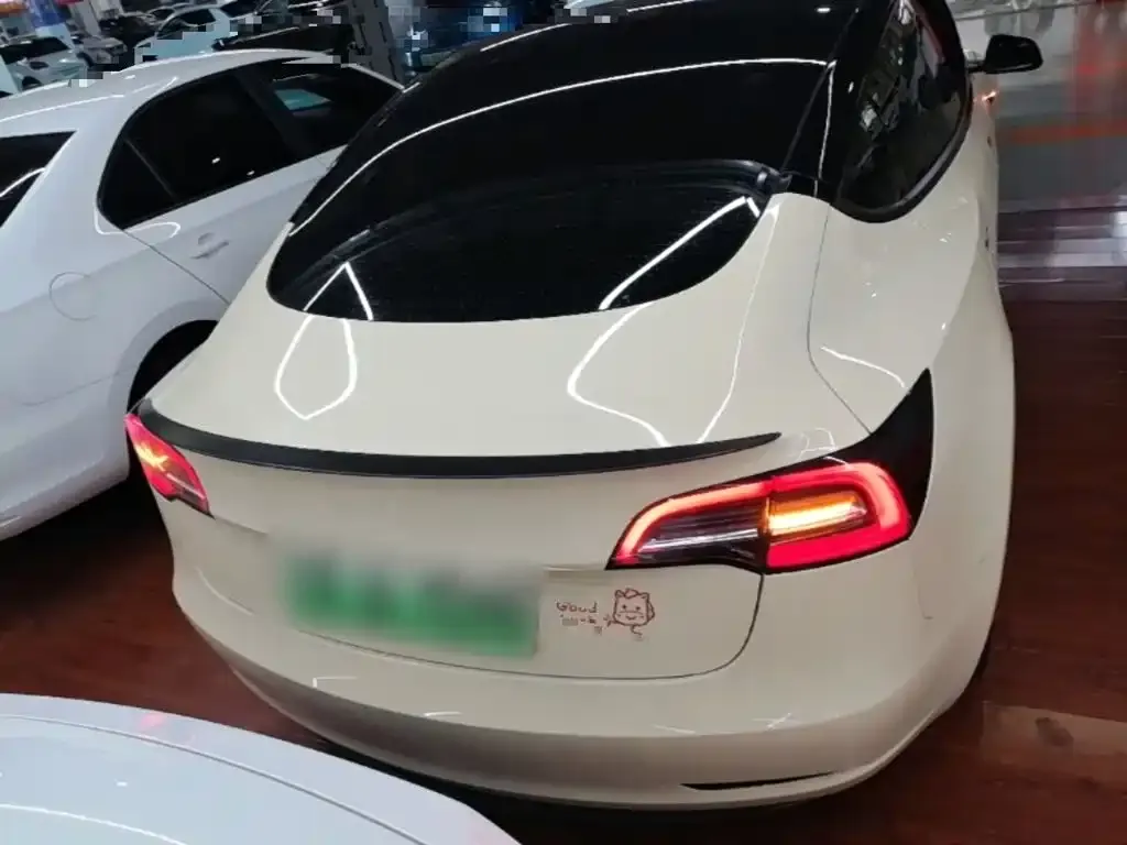 Tesla Model 3 — фото 8