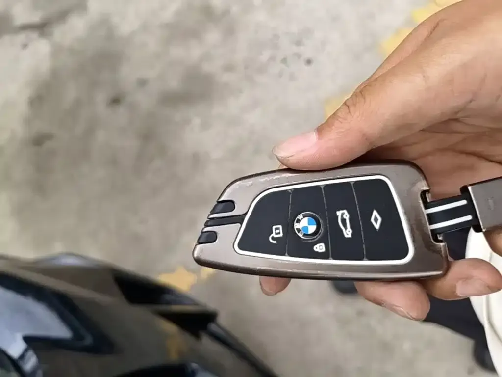 BMW iX3 — фото 2