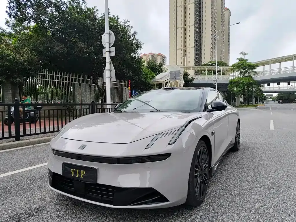 Lynk & Co 10 EM-P
