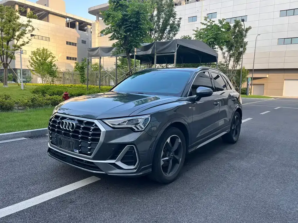 Audi Q3 — фото 1
