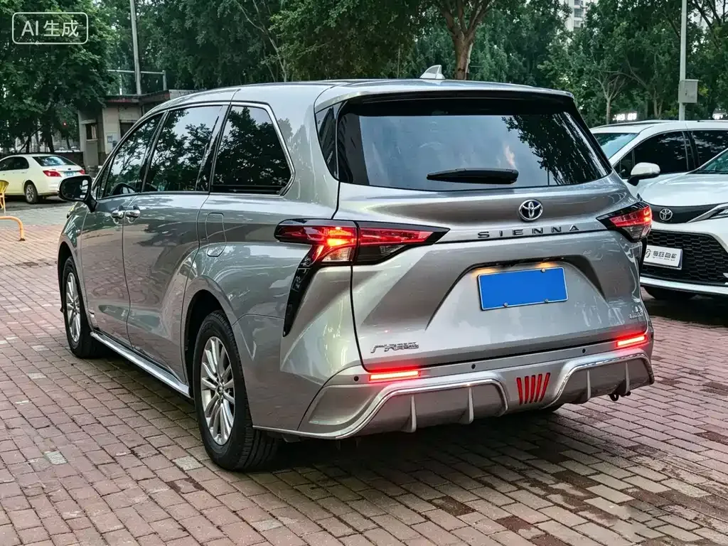 Toyota Sienna — фото 7