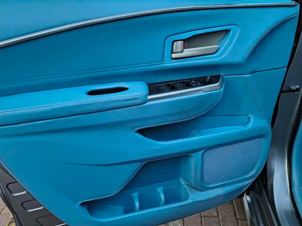 Toyota Sienna — фото 2