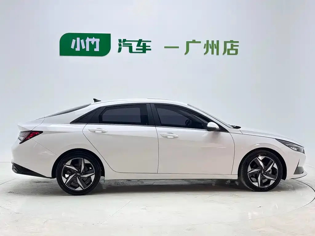 Hyundai Elantra — фото 8