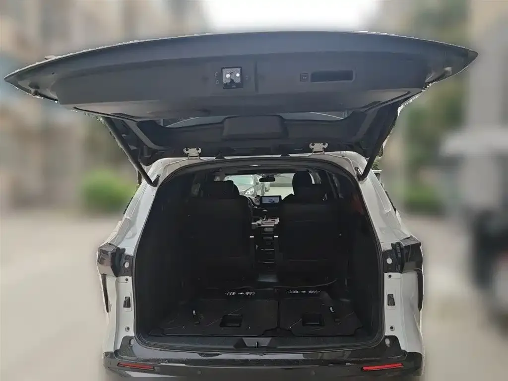 Toyota Granvia — фото 2
