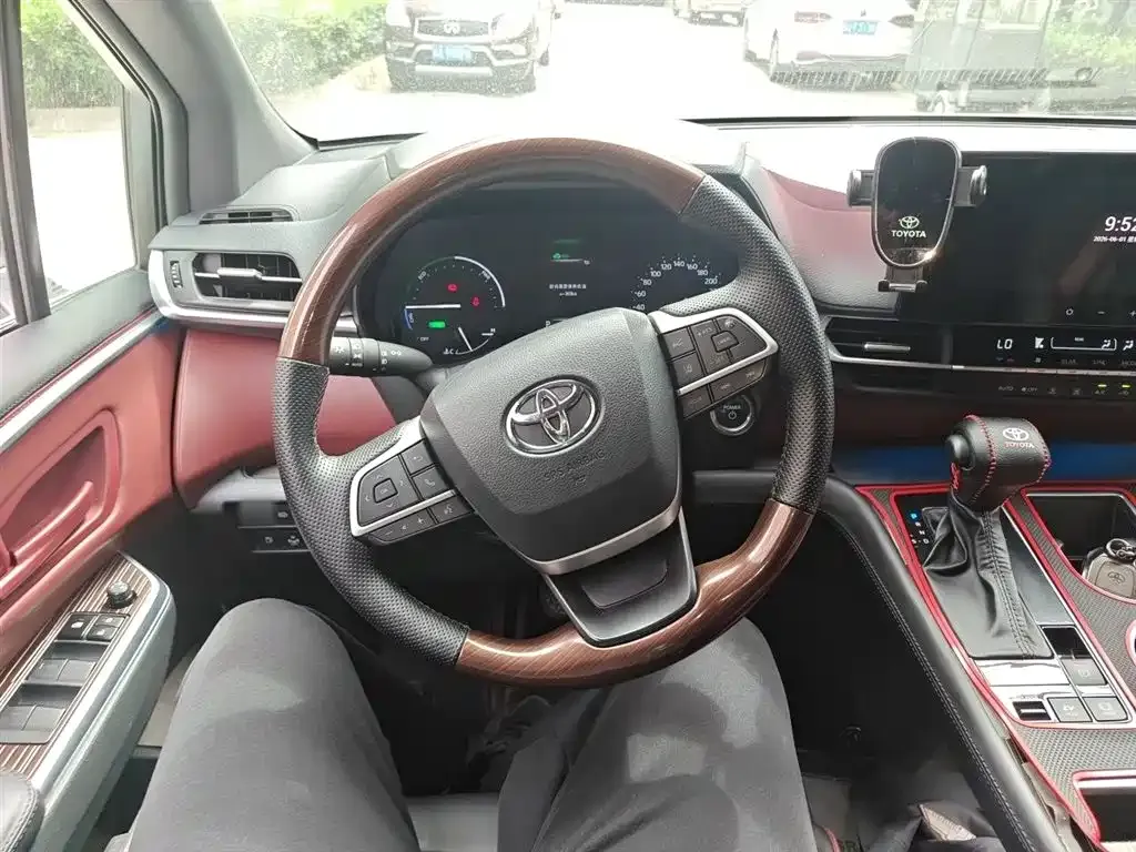 Toyota Granvia — фото 9