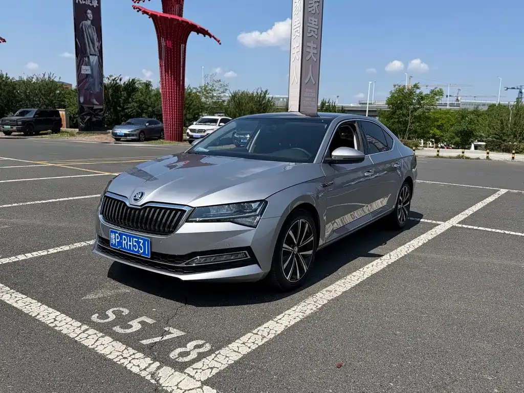 Skoda Superb — фото 1