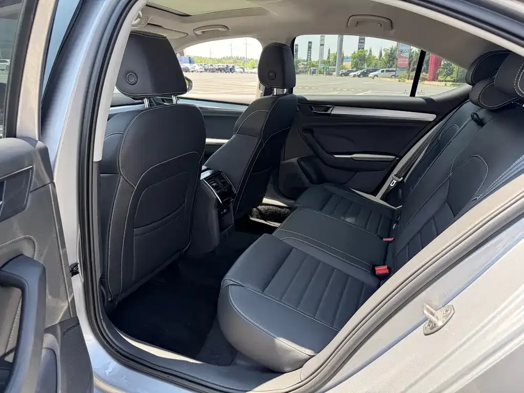 Skoda Superb — фото 2
