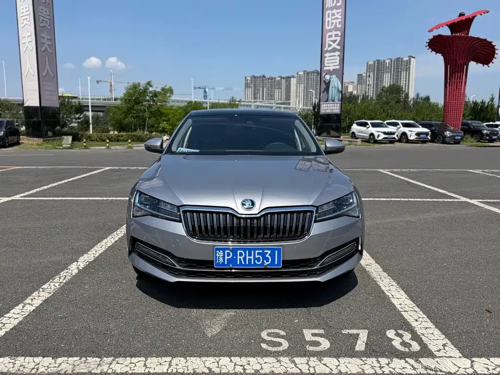 Skoda Superb — фото 8