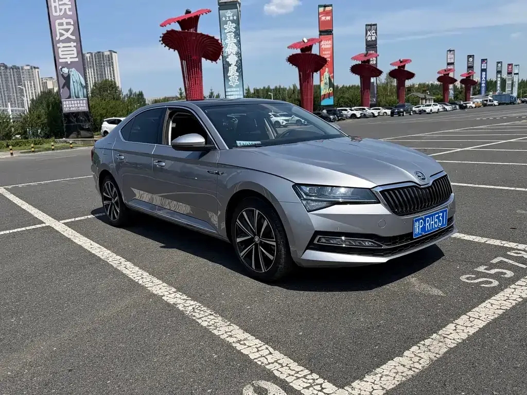 Skoda Superb — фото 9