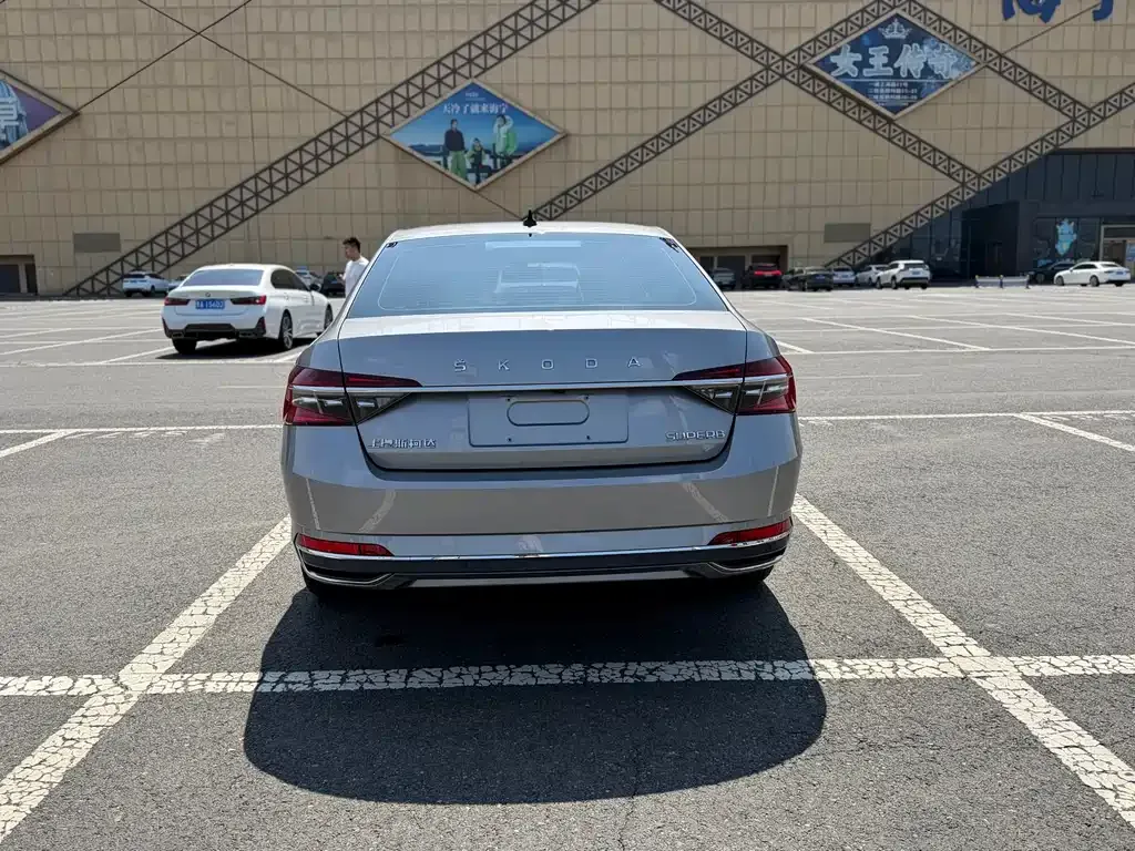 Skoda Superb — фото 6