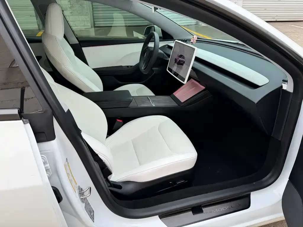 Tesla Model 3 — фото 5