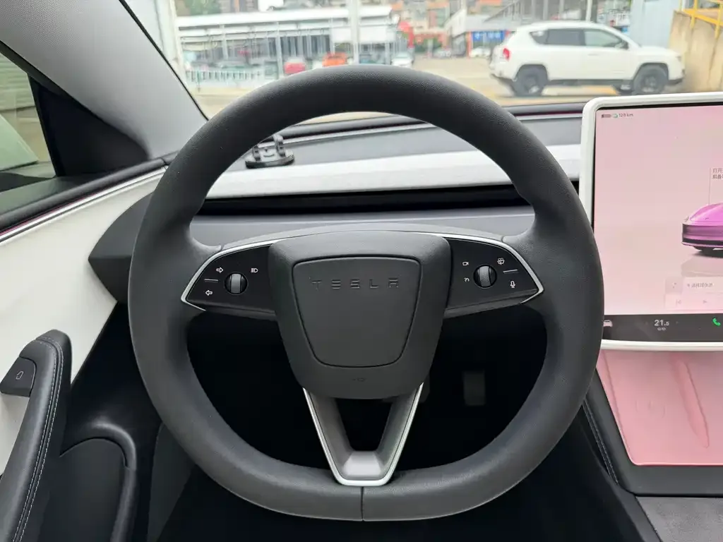 Tesla Model 3 — фото 3