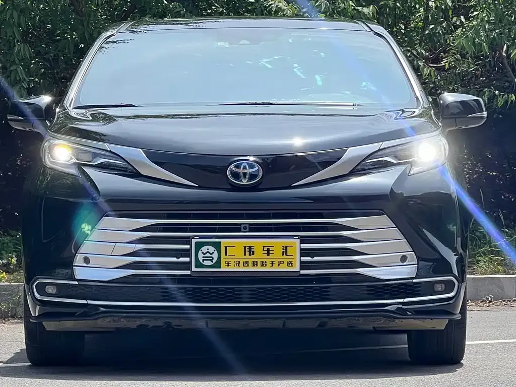 Toyota Sienna — фото 6