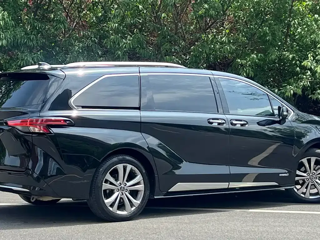 Toyota Sienna — фото 10