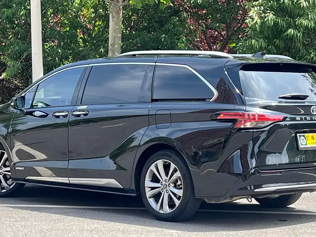 Toyota Sienna — фото 7