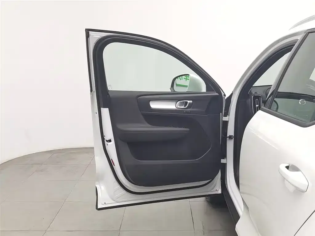 Volvo XC40 2023 из CN, фото 9