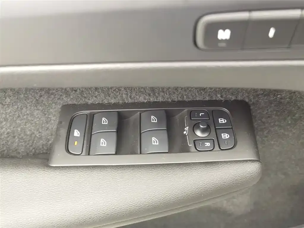 Volvo XC40 2023 из CN, фото 8
