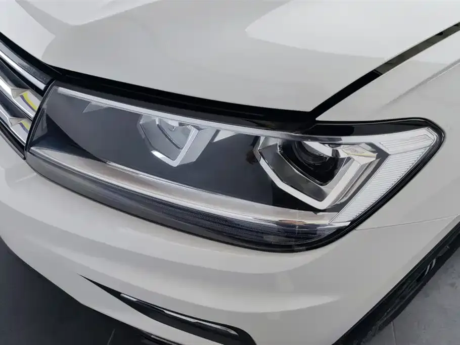 Volkswagen Tiguan L — фото 3