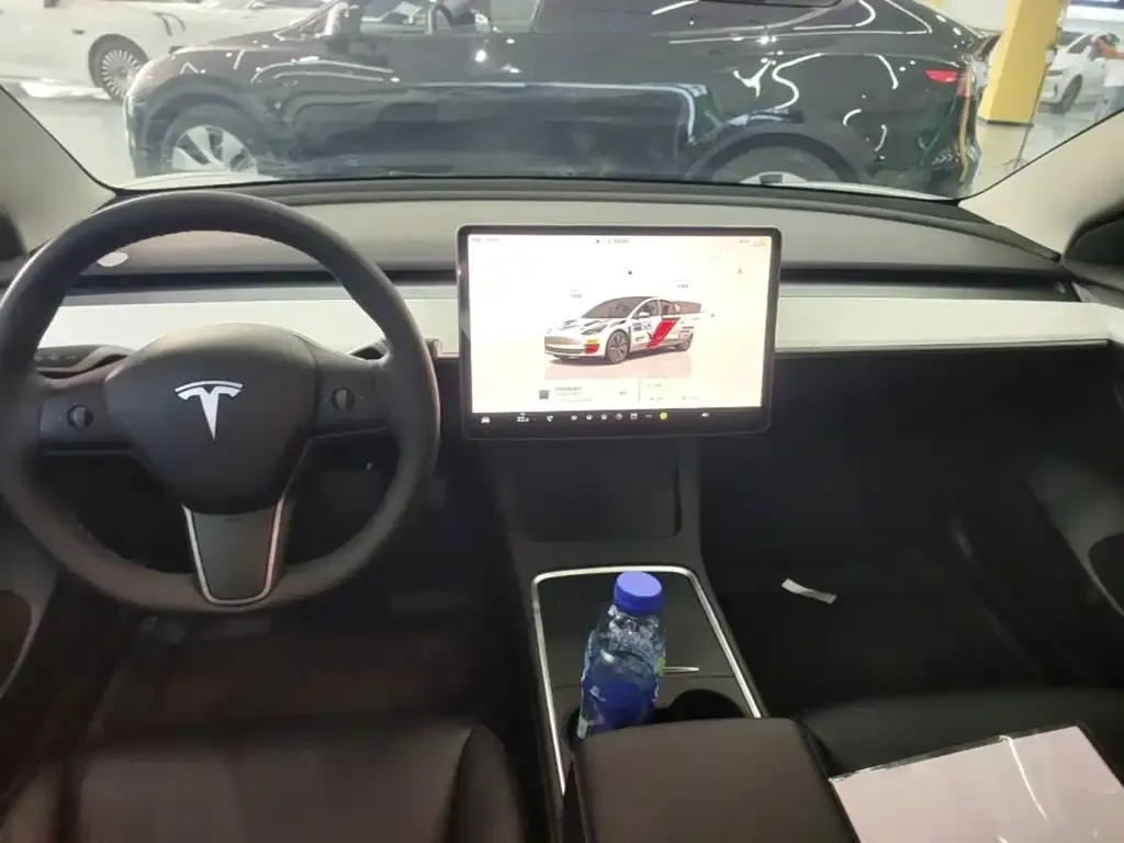 Tesla Model 3 — фото 2