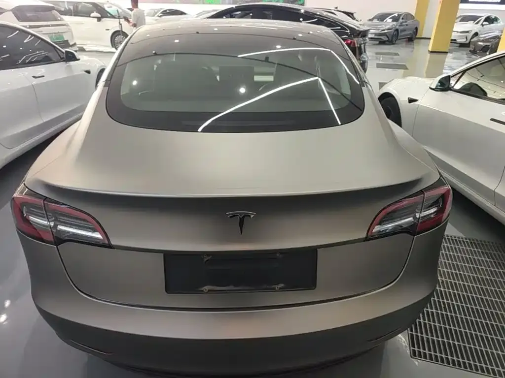 Tesla Model 3 — фото 9