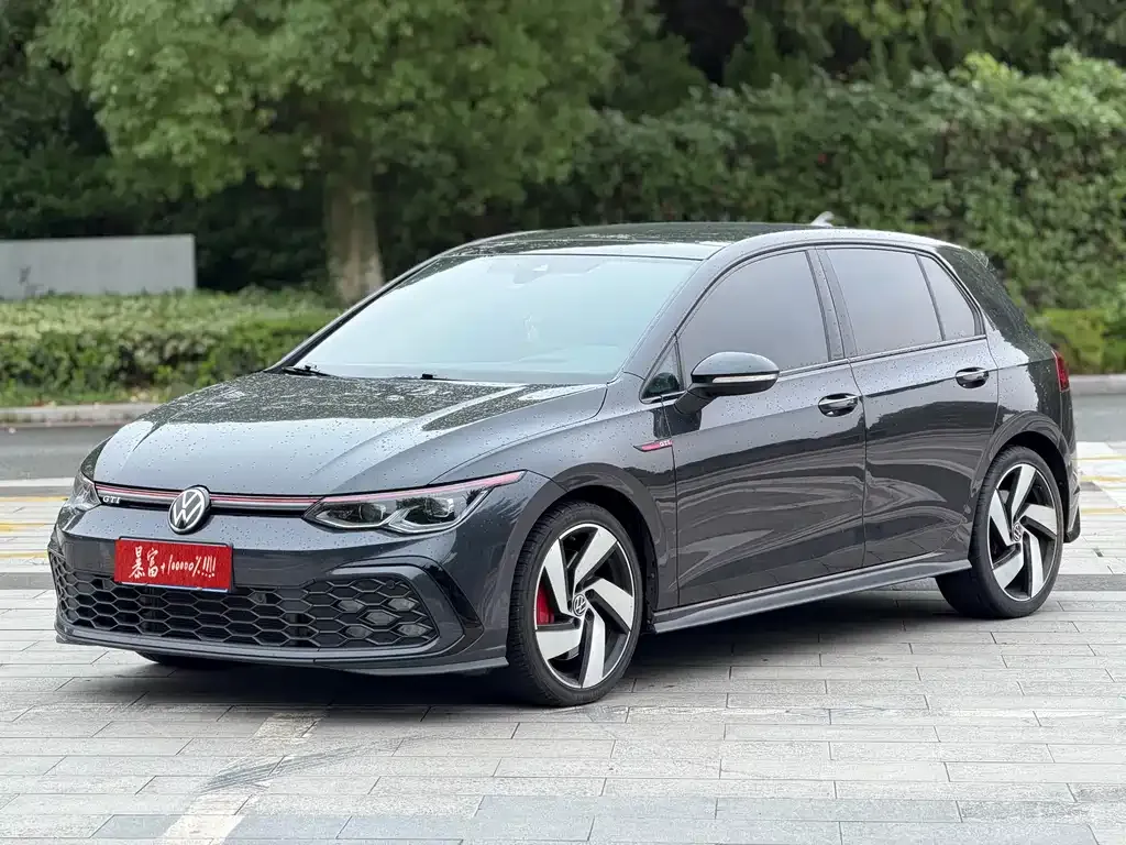 Volkswagen Golf GTI — фото 1