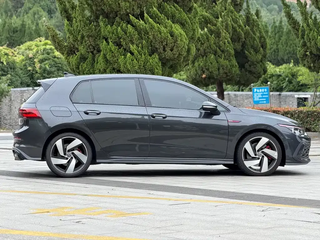 Volkswagen Golf GTI — фото 10