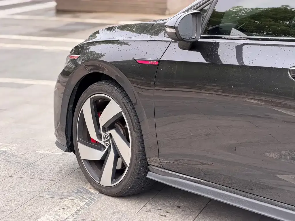 Volkswagen Golf GTI — фото 3