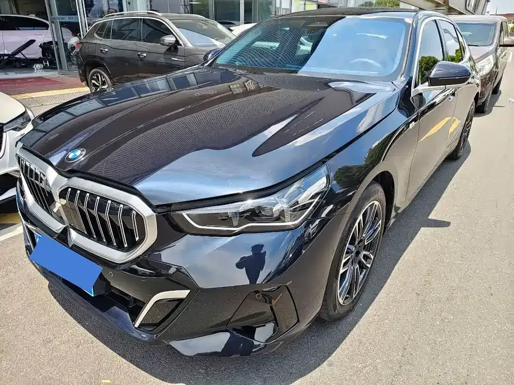 BMW 5 Series — фото 1