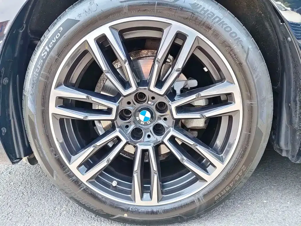 BMW 5 Series — фото 10