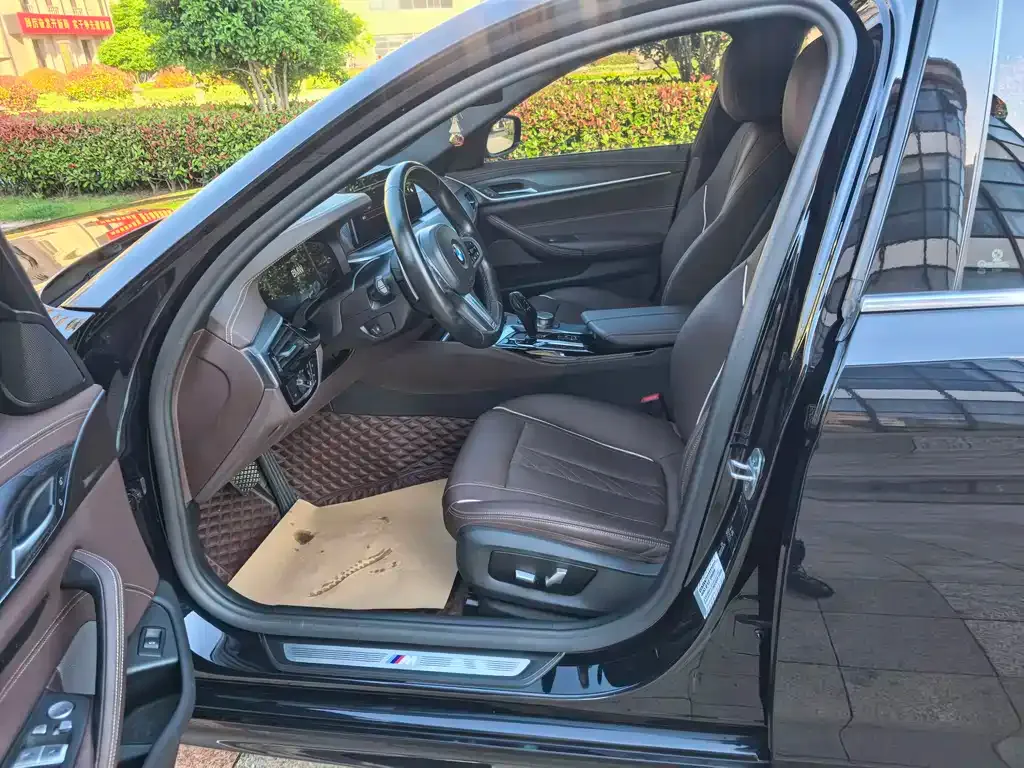 BMW 5 Series 2021 из CN, фото 2