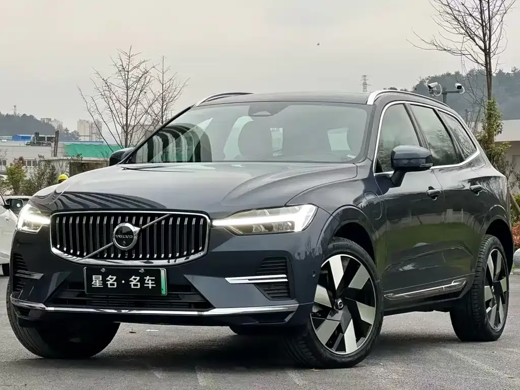 Volvo XC60 PHEV — фото 1