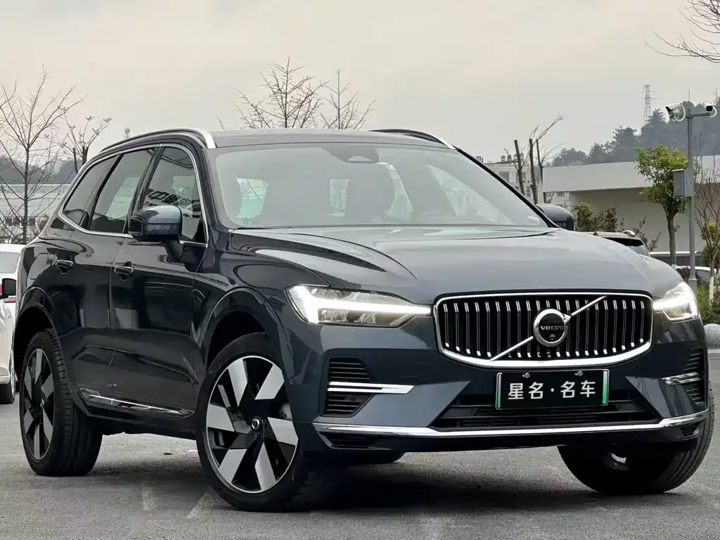 Volvo XC60 PHEV — фото 7