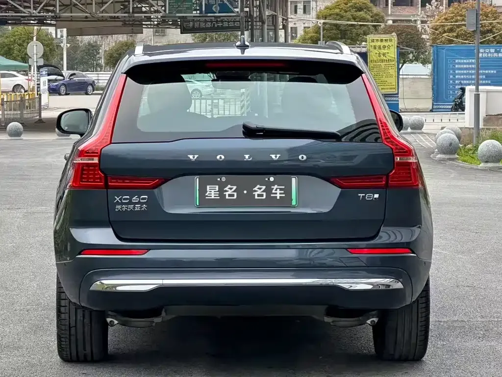 Volvo XC60 PHEV — фото 10