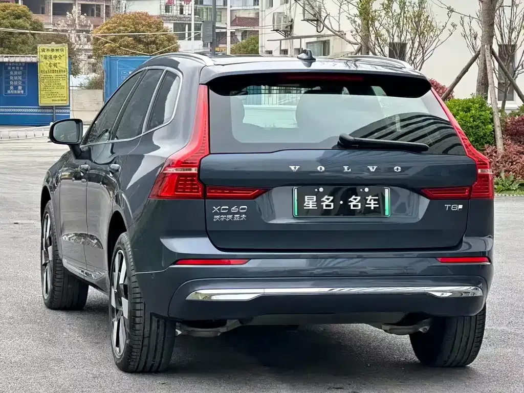Volvo XC60 PHEV — фото 8