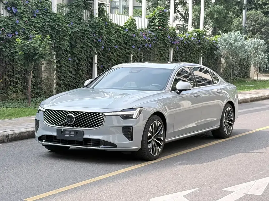 Volvo S90 — фото 1