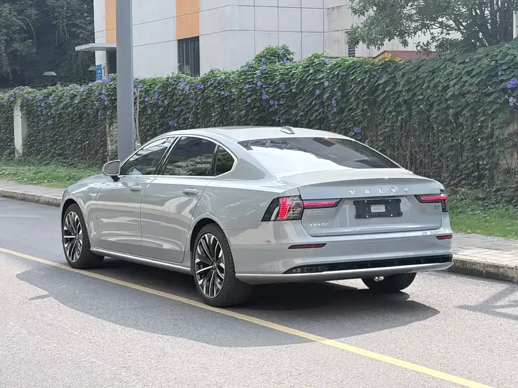 Volvo S90 — фото 2