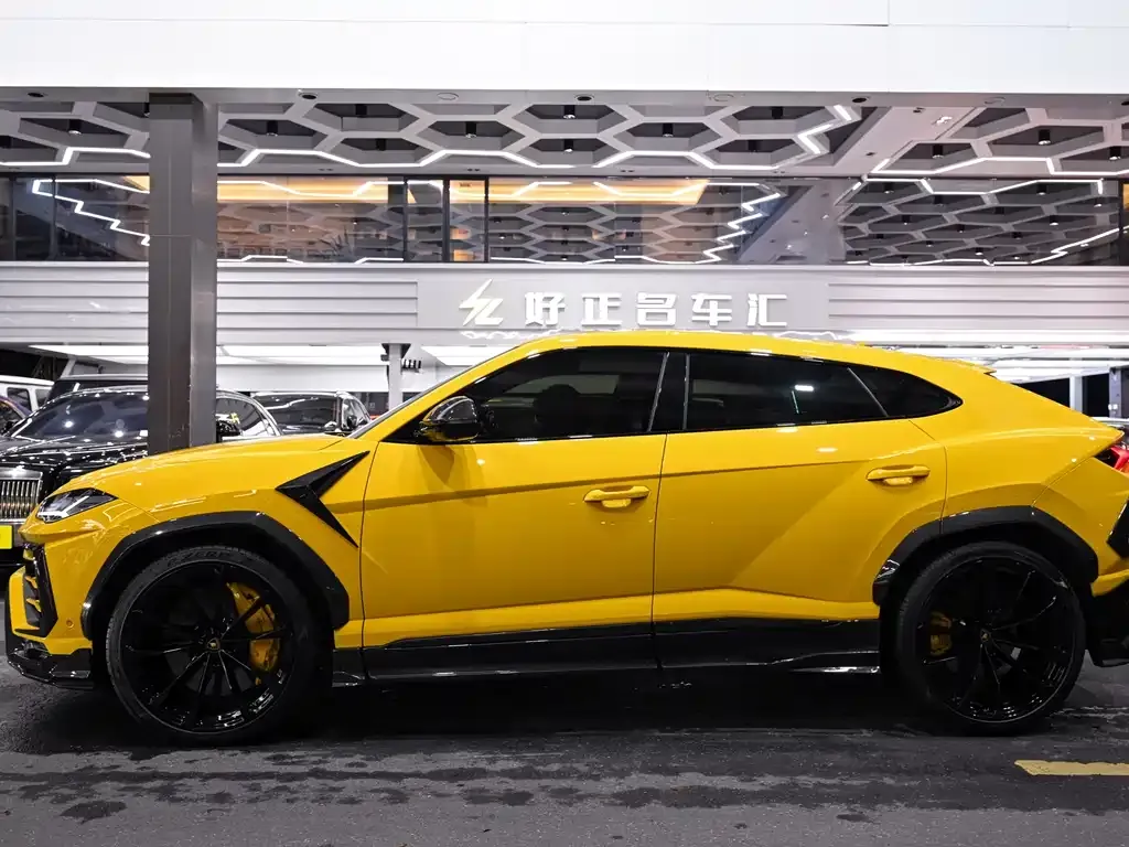 Lamborghini Urus — фото 9