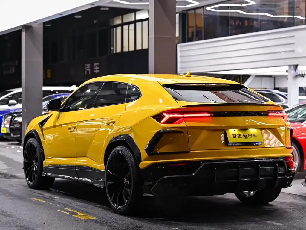 Lamborghini Urus — фото 10