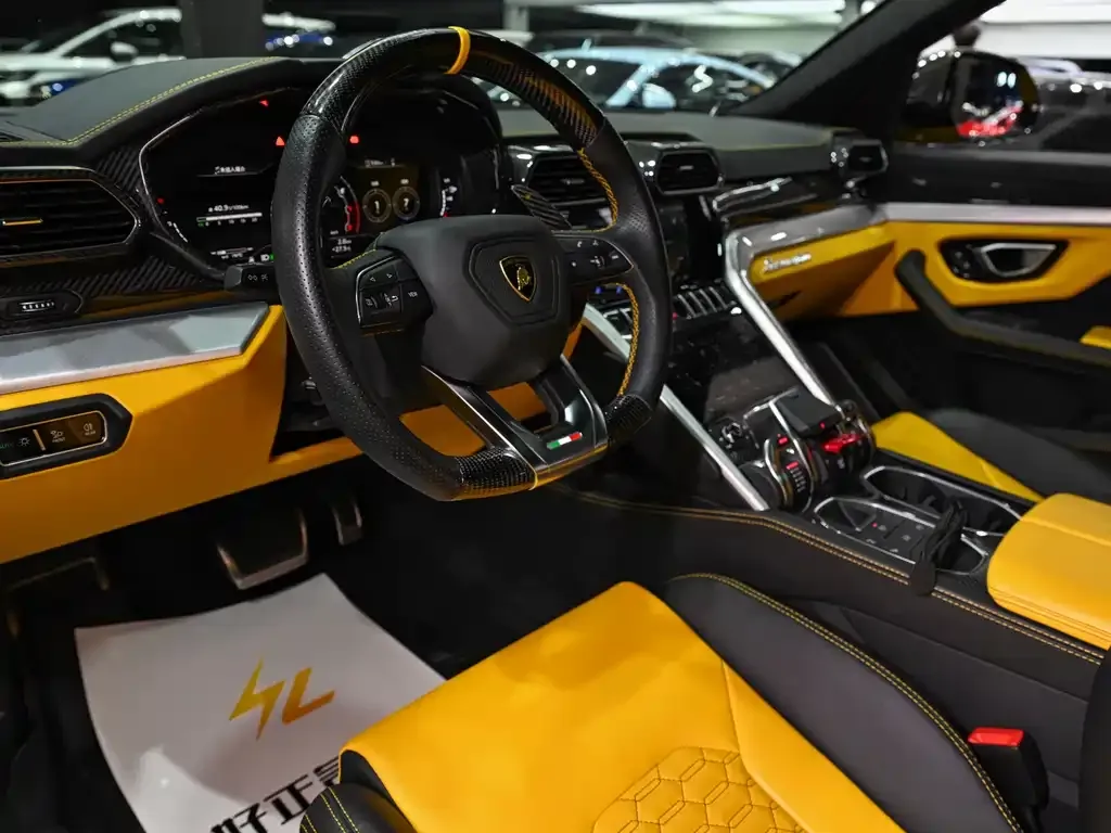 Lamborghini Urus — фото 6