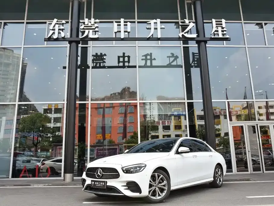 Mercedes-Benz E-Class — фото 1