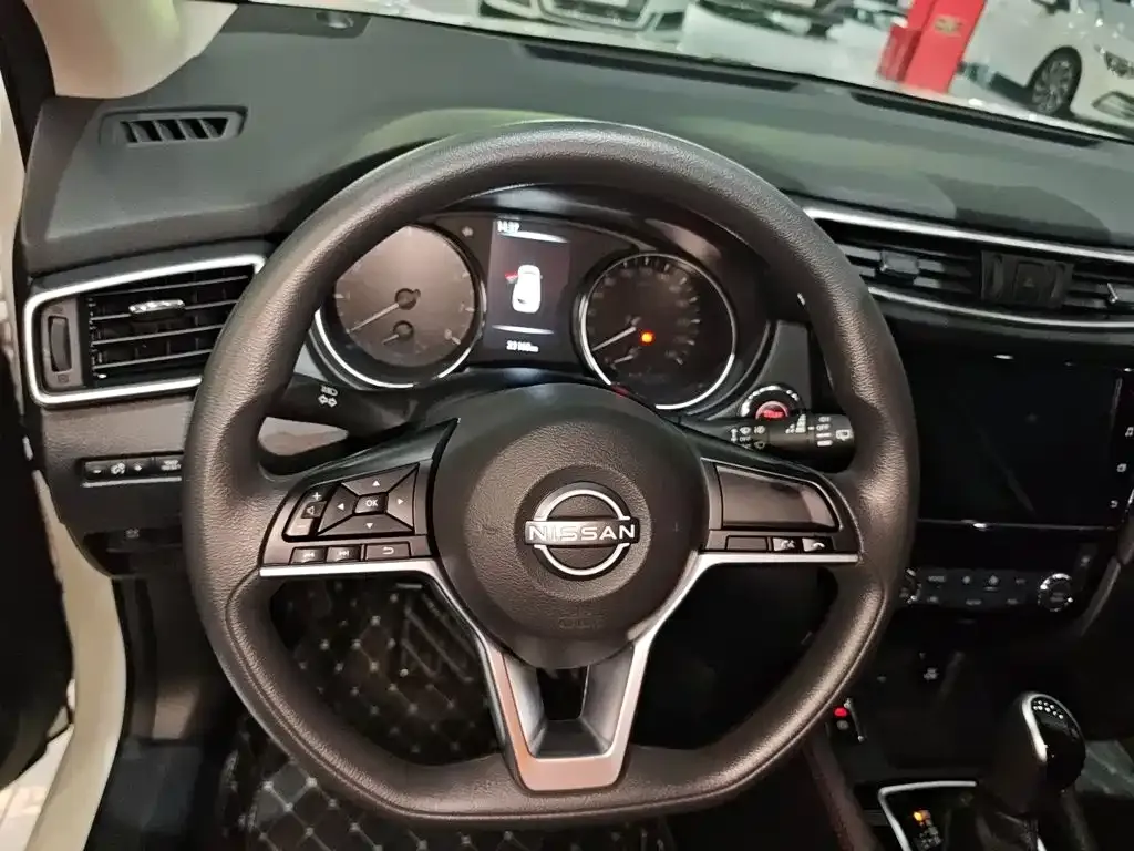 Nissan Qashqai — фото 8