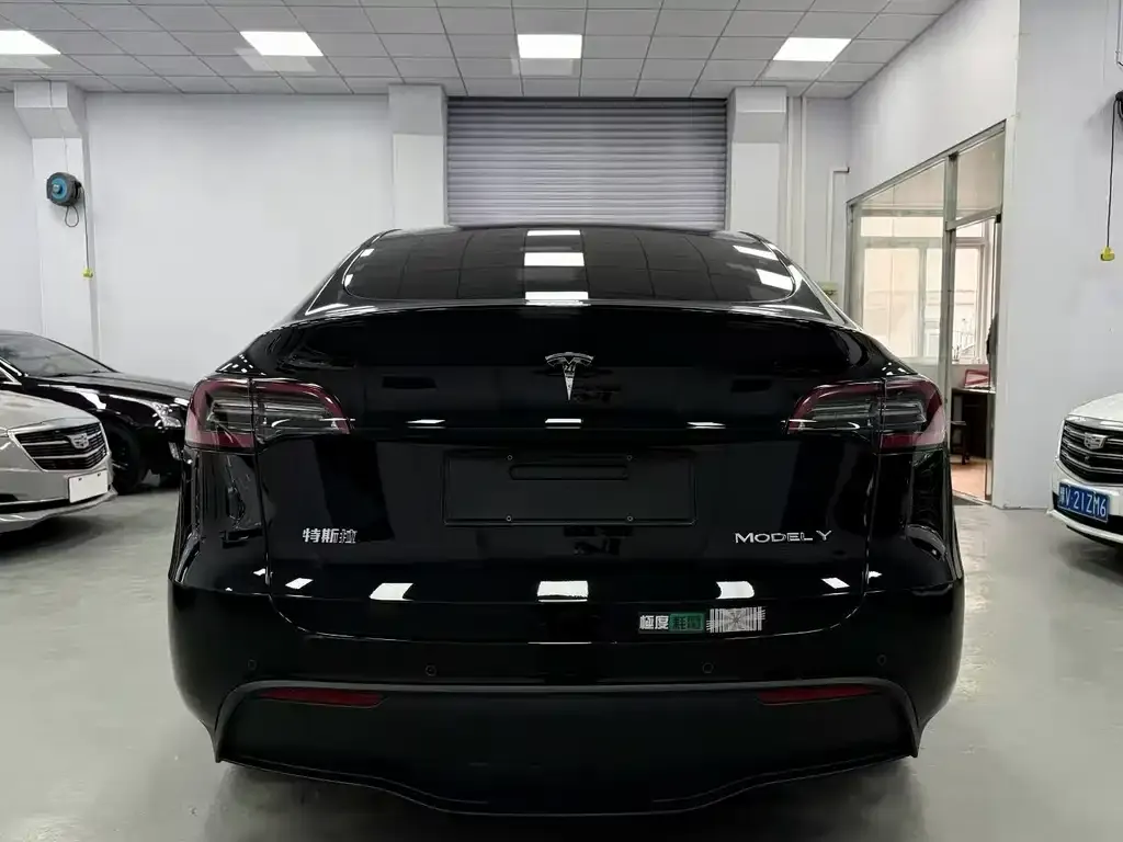 Tesla Model Y — фото 6