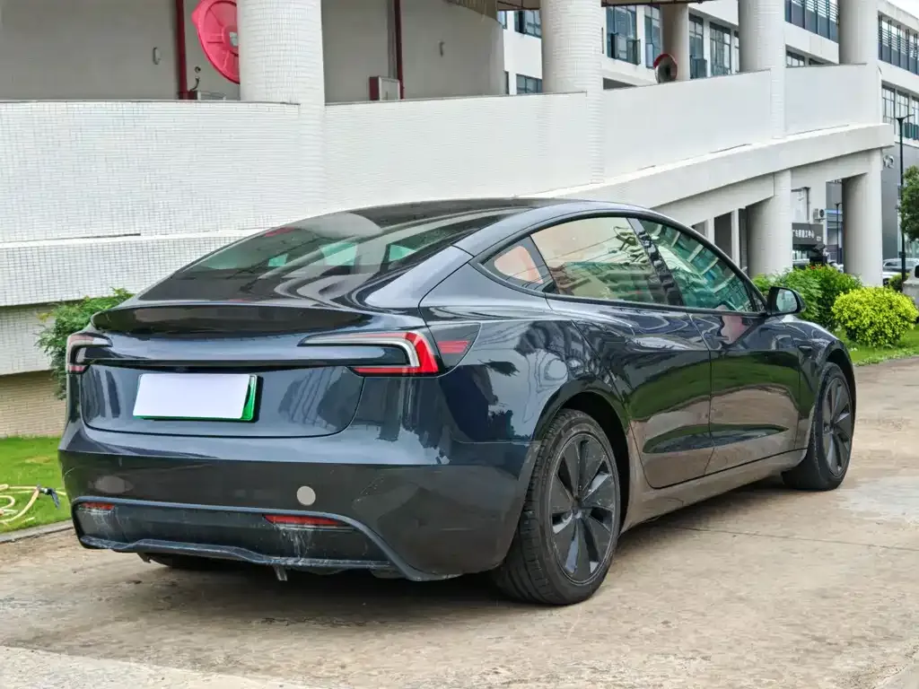 Tesla Model 3 — фото 4